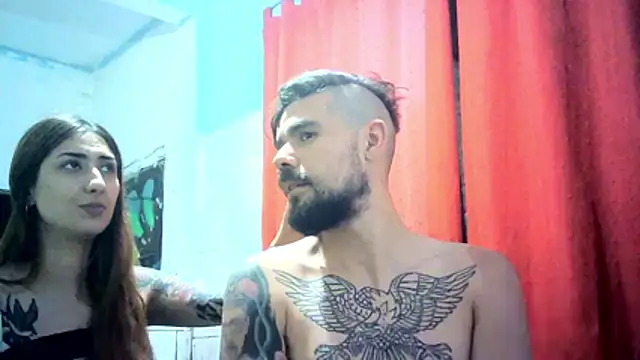 Snapshot of parejajuguetona420 chatting on December 20, 2025, 12:02 am parejajuguetona420 online show from December 20, 2025, 12:02 am