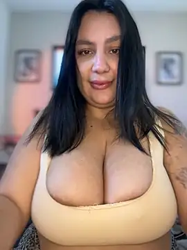 victoria amatista  online show from February 12, 2026, 3:34 pm