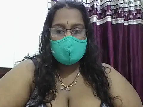 Snapshot of Reena-gowda chatting on September 9, 2025, 6:17 pm Reena-gowda online show from September 9, 2025, 6:17 pm