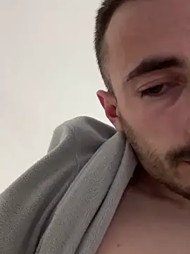 mario231197 online show from February 9, 2026, 8:40 pm