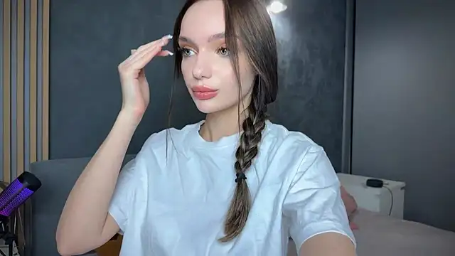 litlle angelll online show from January 12, 2026, 8:15 pm