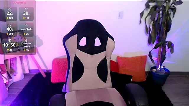 LunaBunny8 online show from December 5, 2025, 2:10 am