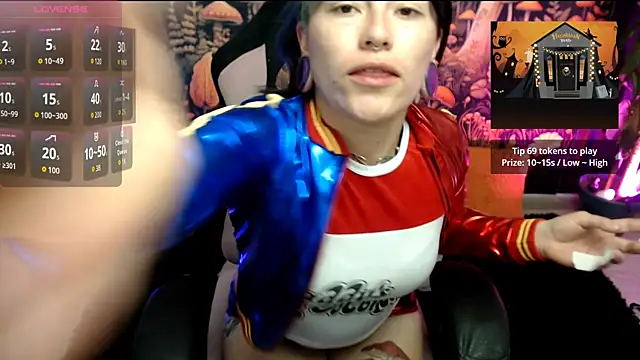 LunaBunny8 online show from October 31, 2025, 1:24 am