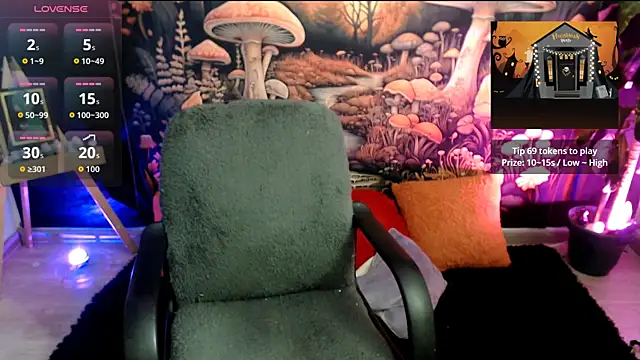 LunaBunny8 online show from October 28, 2025, 1:06 am