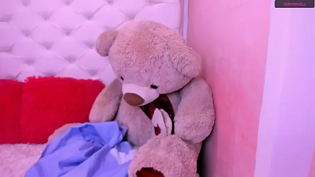 eimy skinny  online show from April 10, 2026, 1:29 pm