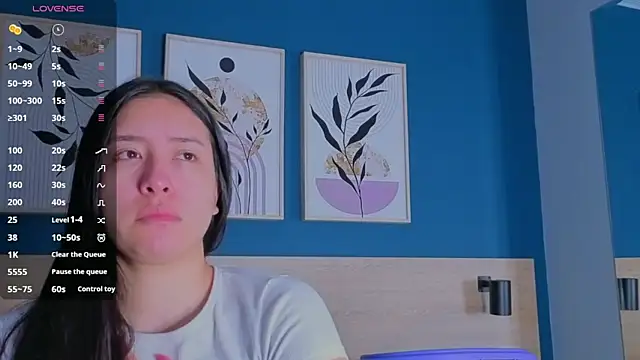 SarahMiler  online show from October 20, 2025, 11:44 am