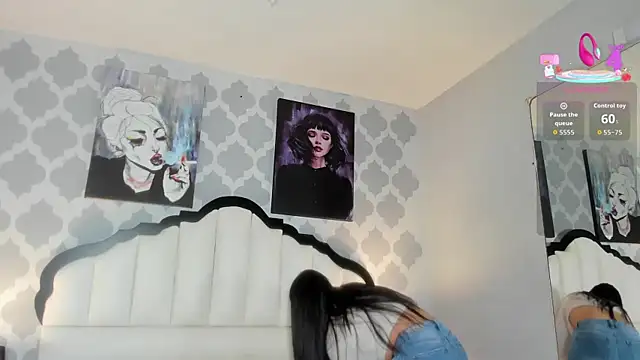 SarahMiler  online show from October 31, 2025, 7:43 pm