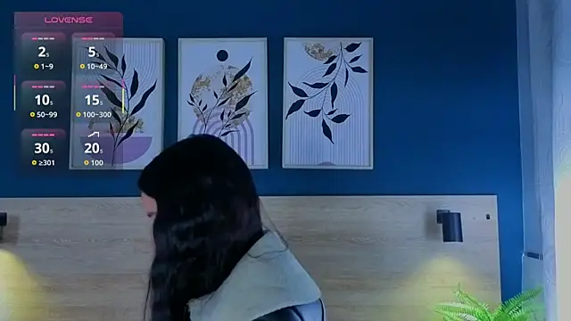 SarahMiler  online show from October 24, 2025, 11:42 am