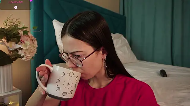 ywixos online show from March 13, 2026, 2:44 pm