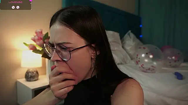 Snapshot of ywixos chatting on March 3, 2026, 2:46 pm ywixos online show from March 3, 2026, 2:46 pm