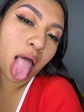 Issa Santana online show from July 17, 2026, 5:43 pm