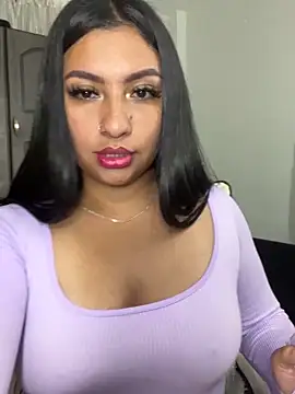 Issa Santana online show from November 7, 2025, 6:23 pm