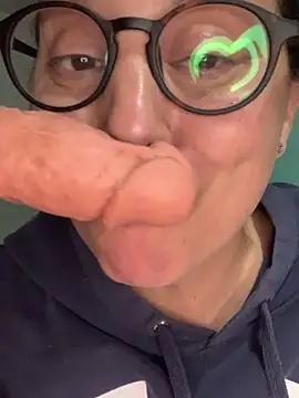 LupeLok online show from October 8, 2025, 4:03 am