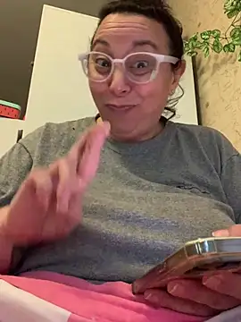 Snapshot of LupeLok chatting on July 5, 2026, 8:15 pm LupeLok online show from July 5, 2026, 8:15 pm