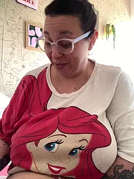 Snapshot of LupeLok chatting on June 11, 2026, 4:04 pm LupeLok online show from June 11, 2026, 4:04 pm