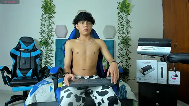 Snapshot of _taylor_black chatting on September 30, 2025, 9:32 pm taylor black online show from September 30, 2025, 9:32 pm