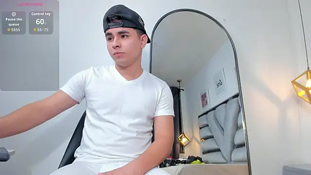 lianfox  online show from February 15, 2026, 1:43 pm