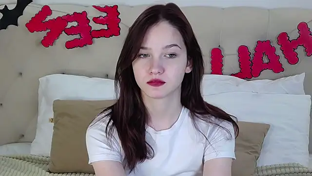 MichelleRoux online show from November 1, 2025, 12:43 pm