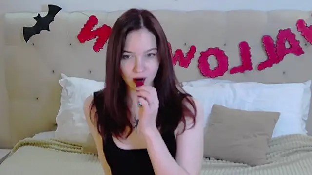 MichelleRoux online show from October 30, 2025, 11:19 am