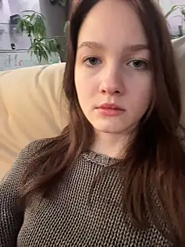 MichelleRoux online show from December 4, 2025, 3:49 am