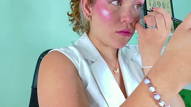 BelaMiller  online show from October 24, 2025, 11:53 am