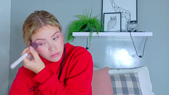 BelaMiller  online show from October 30, 2025, 11:41 am