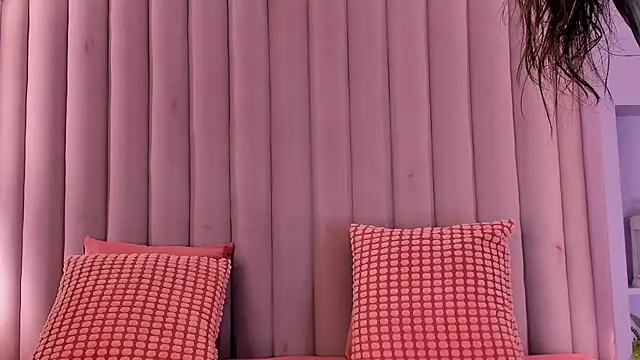 Snapshot of TiffValentinee_ chatting on October 28, 2025, 7:57 pm TiffValentinee online show from October 28, 2025, 7:57 pm