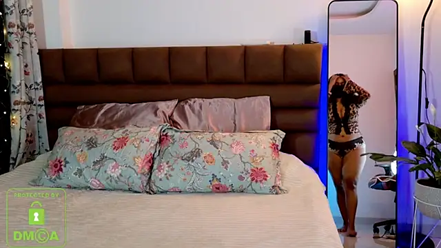 Snapshot of Gulaboo100 chatting on February 5, 2026, 12:23 pm Gulaboo100 online show from February 5, 2026, 12:23 pm