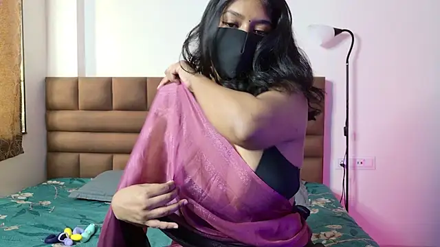 Snapshot of Gulaboo100 chatting on October 2, 2025, 5:44 am Gulaboo100 online show from October 2, 2025, 5:44 am