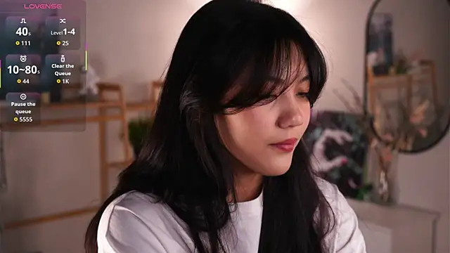 MoiraEger online show from October 23, 2025, 5:22 pm