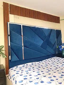 CrisMarulanda online show from November 22, 2025, 4:17 pm