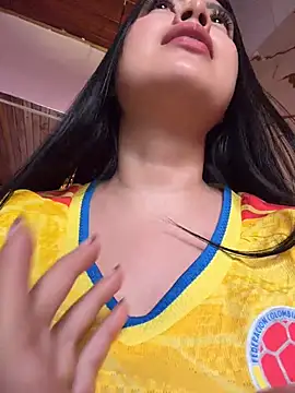 Snapshot of CrisMarulanda chatting on June 17, 2026, 5:56 pm CrisMarulanda online show from June 17, 2026, 5:56 pm