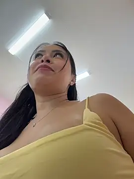 Snapshot of CrisMarulanda chatting on June 23, 2026, 7:12 pm CrisMarulanda online show from June 23, 2026, 7:12 pm