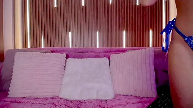 MylaDreams online show from November 10, 2025, 3:44 am