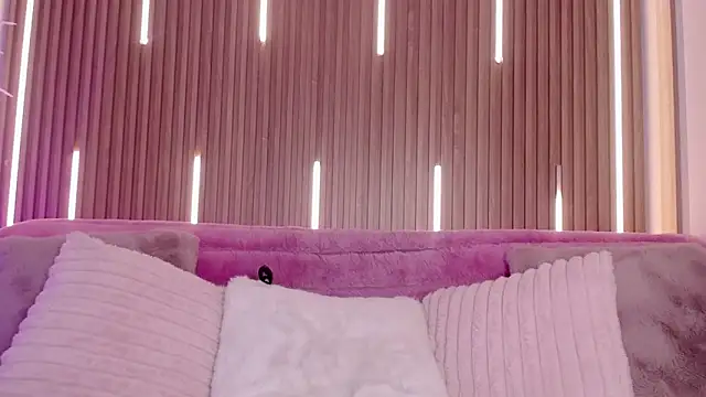 MylaDreams online show from November 14, 2025, 3:32 am