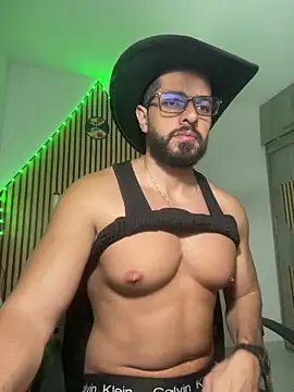 Snapshot of magnumchris chatting on February 10, 2026, 4:22 am magnumchris online show from February 10, 2026, 4:22 am