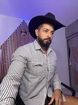 Snapshot of magnumchris chatting on February 8, 2026, 7:44 pm magnumchris online show from February 8, 2026, 7:44 pm