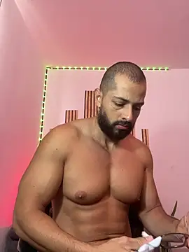 magnumchris online show from June 3, 2026, 2:33 pm