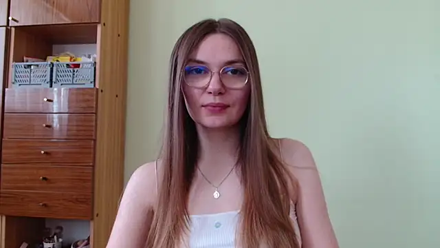 LooveELLYx online show from June 18, 2026, 6:45 am