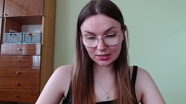 LooveELLYx online show from June 10, 2026, 1:34 pm