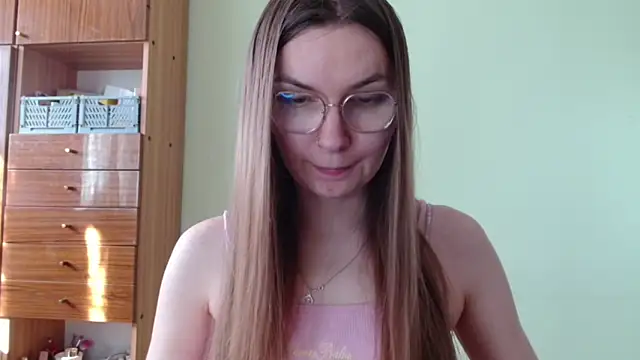 LooveELLYx online show from April 21, 2026, 2:45 pm