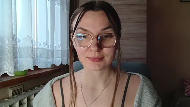 LooveELLYx online show from December 18, 2025, 2:32 pm