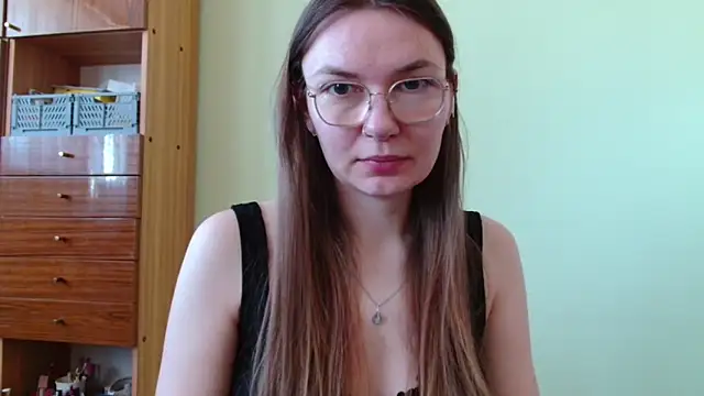 Snapshot of LooveELLYx chatting on April 24, 2026, 6:37 am LooveELLYx online show from April 24, 2026, 6:37 am