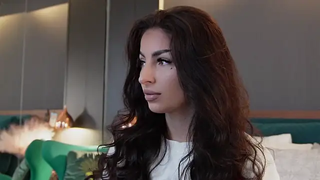 Snapshot of EmilyTrix chatting on November 27, 2025, 2:12 am EmilyTrix online show from November 27, 2025, 2:12 am