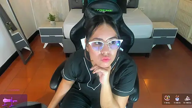 lissa jhonsoon online show from November 15, 2025, 1:42 am