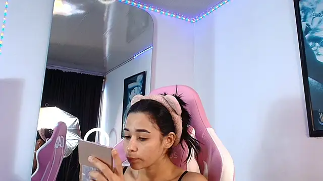 GraceWallace  online show from January 12, 2026, 6:15 pm