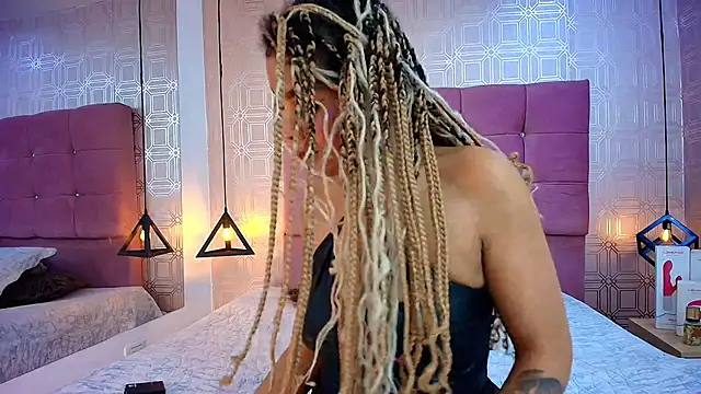 LexieBloom online show from October 24, 2025, 4:11 am