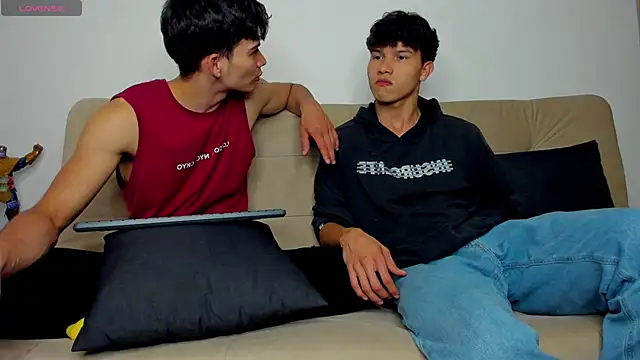 2Amateur Guys online show from December 15, 2025, 12:16 am