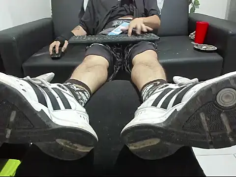 Snapshot of Latins_Boss chatting on February 17, 2026, 11:13 pm Latins Boss online show from February 17, 2026, 11:13 pm