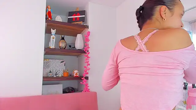 Snapshot of Danesacronin chatting on November 27, 2025, 8:42 pm Danesacronin online show from November 27, 2025, 8:42 pm